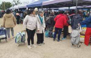 Con grandes descuentos, “El mercado en tu barrio” vuelve a la zona sur. VIDEO/FOTOS