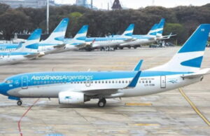 El Presidente firmó la reglamentación que declara como servicio esencial al transporte aéreo