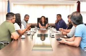 La Ministra de Educación se reunió con padres de alumnos de la escuela Sarmiento. VIDEO