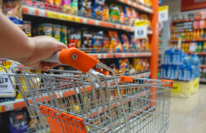 En agosto el consumo masivo cayó 17,2%, la mayor baja interanual de los últimos tres años