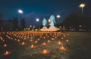 Este sábado encenderán las velas en la rotonda del Peregrino. FOTOS