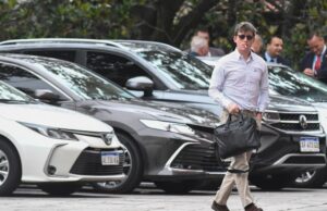 Milei quiere quedarse con Perfil para convertirlo en un multimedios libertario