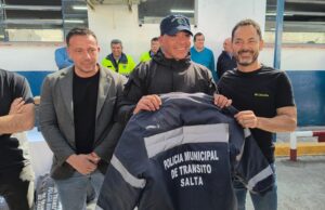 Tránsito entregó elementos a más de 140 agentes.VIDEO/FOTOS