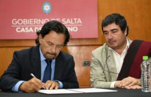 El gobernador Gustavo Sáenz encabezó el primer Foro Provincial de Carbono. VIDEO/FOTOS