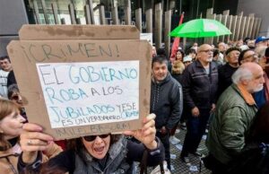 Milei dijo que «en dólares voló el poder adquisitivo de los jubilados»