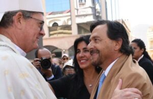 Con la presencia de Gustavo Sáenz y miles de fieles, Salta celebró la solemnidad del Señor del Milagro en el tercer día del Triduo. VIDEO/FOTOS