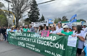 Salta: masiva marcha en defensa de la universidad pública