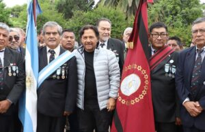 El Gobernador acompañó al pueblo de Coronel Moldes en la inauguración de una plaza en homenaje a sus excombatientes de Malvinas