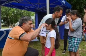 Más de 100 niños recibieron anteojos en la capital salteña. FOTOS