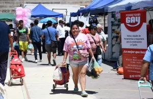 Gran cantidad de vecinos realizaron sus compras en “El mercado en tu barrio”. VIDEO/FOTOS