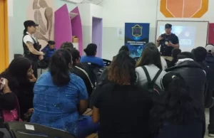 Vecinos de distintos barrios fueron concientizados sobre los riesgos del ciberespacio. FOTOS