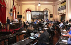 Crónica de César Lazo de la sesión de la Cámara de Diputados de la Provincia