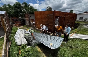 Asistencia a familias de La Viña tras el temporal registrado el lunes. VIDEO/FOTOS