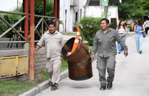 La Municipalidad realizó un operativo de descacharrado en la UNSa. VIDEO/FOTOS