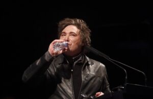 Una encuesta anticipa un empate técnico entre los libertarios y el kirchnerismo en las legislativas