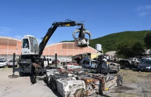 Se compactaron alrededor de 50 vehículos abandonados. VIDEO/FOTOS