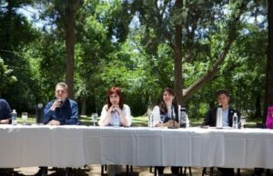 Cumbre del PJ: Cristina le marcó la cancha a Kicillof y dijo que sería un error desdoblar la elección provincial