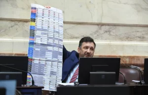 Análisis «7 PM»: Kueider, otro político corrupto y van…