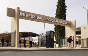 El Gobierno anunció que las universidades nacionales y los hospitales públicos les cobrarán aranceles a los extranjeros