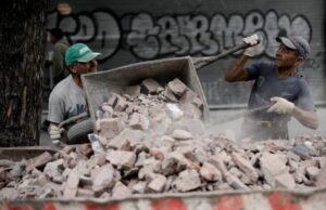 Seis de cada diez empleados informales en Argentina son pobres