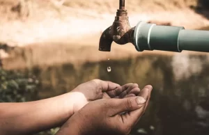 El Gobierno suspende obras, programas de agua y saneamiento, energías renovables y financiamiento a pymes