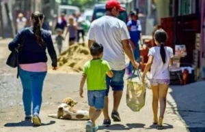 Una familia tipo debe ganar $1.024.435 por mes para no ser pobre en la Argentina