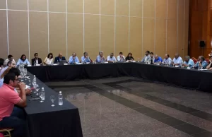 El Gobierno se reunió con los gremios en la apertura de las paritarias 2025. VIDEO/FOTOS