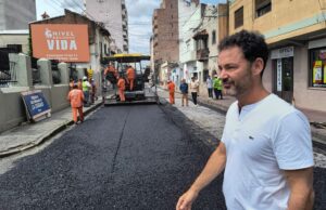 Verano en obra: Emiliano Durand inspeccionó las tareas de repavimentación en el centro. VIDEO/FOTOS