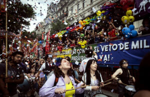 Marcha contra la discriminación: qué organizaciones, políticos y famosos convocan para este sábado