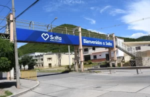Mantenimiento en pasarela de ingreso a la ciudad; repavimentación calle 20 de Febrero. VIDEOS