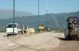 Etapa final de obras para habilitar el nexo vial entre avenida Arenales y ruta provincial 28. VIDEO/FOTOS