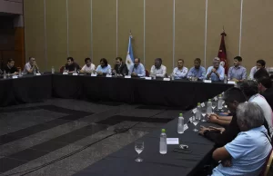 Paritaria provincial: el gobierno mejoró la oferta salarial a gremios estatales. VIDEO