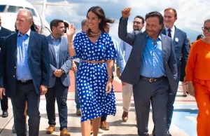 Gustavo Sáenz recibió el primer vuelo Salta – Asunción, la tercera ruta internacional de la provincia