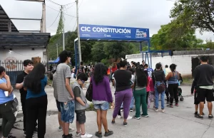 Gran despliegue municipal en Constitución para completar el certificado escolar. VIDEO/FOTOS