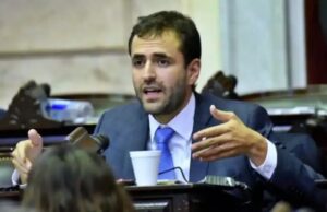 Legisladores de distintos bloques cruzaron a Estrada por la causa de intimidación pública
