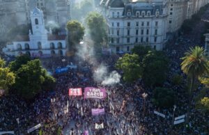 El Gobierno minimizó la marcha e insiste con la polarización y la batalla cultural de cara a la campaña