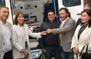 El Gobernador entregó nuevas ambulancias y ya suman 106 durante la gestión. VIDEO/FOTOS