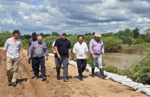 Sáenz afirmó que el Estado continuará en zona asistiendo a las comunidades afectadas por la histórica crecida. VIDEO/FOTOS