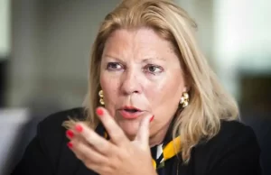 Elisa Carrió ratificó que será candidata y lapidó a los hermanos Milei: «La cajera es Karina»