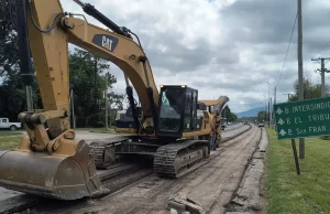 Avanzan las obras de recuperación de calzada en la Avda. Ex Combatientes de Malvinas. VIDEO/FOTOS