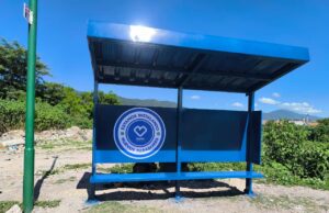 Finalizó la instalación de 45 nuevos paradores de colectivos. FOTOS