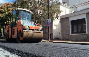 Avanza la obra de repavimentación en la calle Alsina.VIDEO/FOTOS