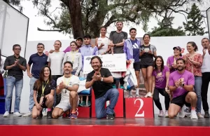 El Gobernador entregó premios a los ganadores de la Maratón New Balance. FOTOS