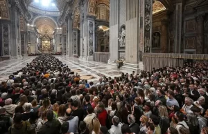 Roma se blinda para el funeral de Francisco, mientras los fieles abarrotan la plaza de San Pedro