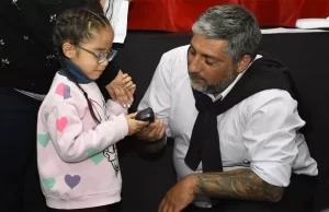 Sesenta niños fueron beneficiados con anteojos gratuitos. VIDEO/FOTOS