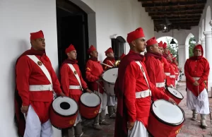 Salta celebra su 443° cumpleaños con un Carrusel de Bandas en la plaza 9 de Julio. FOTOS