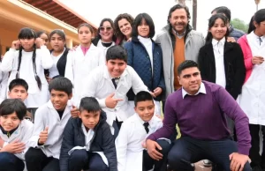 ”Esta escuela tiene 109 años y es la primera vez que se hacen obras de esta magnitud”, dijo Sáenz en Moldes. VIDEO/FOTOS