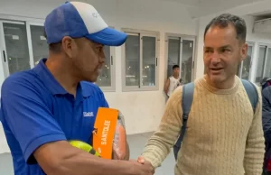 La Municipalidad continúa entregando elementos a escuelas deportivas. for