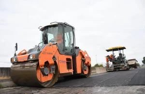 Ejecutaron obras de repavimentación en la avenida Tavella. VIDEO/FOTOS