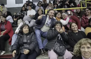 El gobernador Sáenz compartió en el microestadio Delmi la celebración por los 60 años de Hirpace. FOTOS